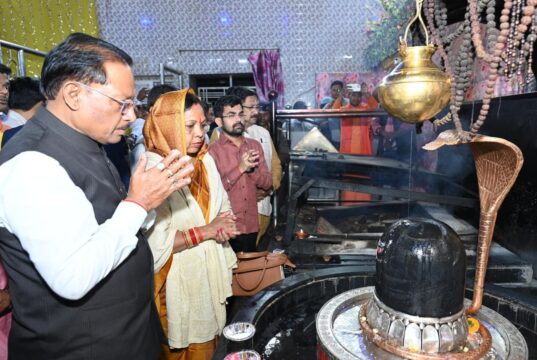 श्रद्धा और आस्था का प्रमुख केंद्र है बाबा धाम : मुख्यमंत्री विष्णु देव साय, महाशिवरात्रि पर बाबा धाम में मुख्यमंत्री ने की पूजा-अर्चना, 1.20 करोड़ के विकास कार्यों का शिलान्यास, मुख्यमंत्री ने सपत्नीक श्री श्री 108 श्री सत्यनारायण बाबा धाम में की पूजा-अर्चना, प्रदेशवासियों की सुख-समृद्धि और खुशहाली की कामना