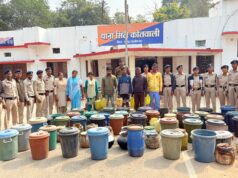 होली त्यौहार के मद्देनजर नशे के सौदागरों के खिलाफ जशपुर पुलिस की बड़ी कार्यवाही : 02 महिला व 05 पुरुष सहित 07 आरोपियों को पुलिस ने अवैध कच्ची महुआ शराब के साथ किया गिरफ्तार, शांति भंग करने वाले असामाजिक तत्वों व हुड़दंगियों के विरुद्ध भी सख्त कानूनी कार्यवाही करेगी जशपुर पुलिस