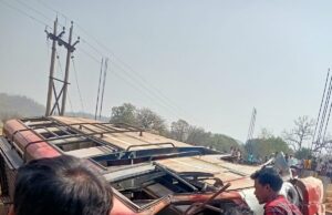 जशपुर जिले से बड़ी खबर : झारखंड के कुरडेग से छत्तीसगढ़ के कुनकुरी तक चलने वाली अनमोल बस पलटी, भीषण सड़क हादसे में कई लोगों की जान जाने की खबर