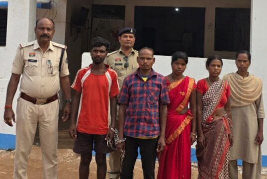 जशपुर जिले से बड़ी खबर : जादू-टोना के शक में महिला के गुप्तांग में डंडा डालकर कर दी निर्मम हत्या , आरोपियों के विरुद्ध थाना में बीएनएस की धारा 103(1),3(5) के तहत अपराध पंजीबद्ध, पुलिस ने आरोपियों के कब्जे से हत्या में प्रयुक्त लकड़ी के डंडे को भी किया जब्त