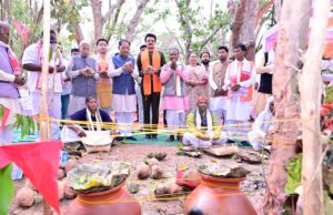 सरहुल उत्सव जनजाति संस्कृति की विशिष्ट धरोहर, इन्हें संजो कर रखना हमारा कर्तव्य – मुख्यमंत्री विष्णुदेव साय, मुख्यमंत्री ने कार्यक्रम में शामिल होकर विधि विधान से की पूजा-अर्चना, जनजातीय संस्कृति संरक्षण का दिया संदेश