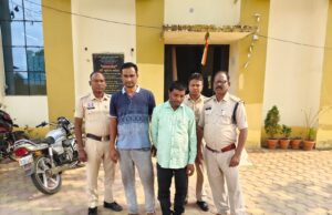 मुख्य आरोपी रिजवान अली व बारदानों के खरीददार सुधीर साहू को पुलिस ने किया गिरफ्तार, जिला विपणन अधिकारी की रिपोर्ट पर थाना कांसाबेल में पुलिस ने किया था आरोपियों के खिलाफ IPC की धारा 408,420 व 411 के तहत अपराध पंजीबद्ध