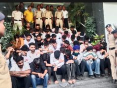 अंतर्राष्ट्रीय साईबर ठगी करने वाले अवैध कॉल सेंटर गिरोह का पर्दाफाश : तीन अलग -अलग कॉल सेंटरों से सुपरवाईजर सहित कुल 42 आरोपी गिरफ्तार, पुलिस ने आरोपियों के कब्जे से 67 नग मोबाईल फोन, 18 नग लैपटाप, 28 नग कम्प्यूटर सेट एवं 03 नग वाईफाई एयरटेल राउटर किया जब्त