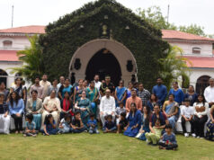 विश्व ऑटिज़्म जागरूकता दिवस पर कोपलवाणी स्कूल के बच्चे पहुंचे लोकभवन, राज्यपाल ने संस्था को प्रदान किया ई-रिक्शा