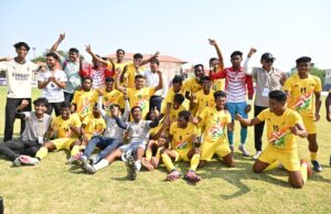 फुटबॉल में छत्तीसगढ़ को रजत पदक : फाइनल में कड़े मुकाबले में पश्चिम बंगाल से 0-1 से मिली हार