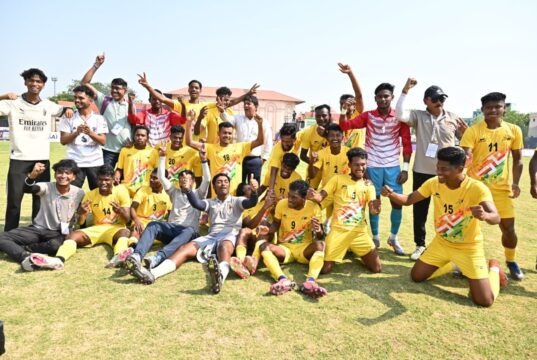 फुटबॉल में छत्तीसगढ़ को रजत पदक : फाइनल में कड़े मुकाबले में पश्चिम बंगाल से 0-1 से मिली हार