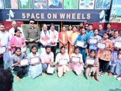 इसरो की स्पेस ऑन व्हील्स से जशपुर में विज्ञान की नई उड़ान, मुख्यमंत्री श्री साय ने चलित अंतरिक्ष गाड़ी का किया अवलोकन, मुख्यमंत्री को स्कूली बच्चों ने समझाया चंद्रयान, मंगलयान, पीएसएलवी, जीएसएलवी एवं रिमोट सेंसिंग अंतरिक्ष मॉडल को