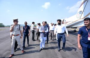मुख्यमंत्री विष्णुदेव साय आगडीह एयरस्ट्रिप पहुंचे, हुआ आत्मीय स्वागत