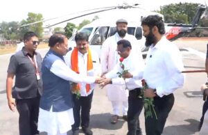 मुख्यमंत्री विष्णुदेव साय का हेलीपैड पर आमजनों, जनप्रतिनिधियों एवं अधिकारियों ने किया आत्मीय स्वागत