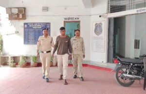 आदतन बदमाश रितेश प्रताप सिंह उर्फ लक्की चोरी करने एवं हत्या का प्रयास करने के आरोप में जेल दाखिल