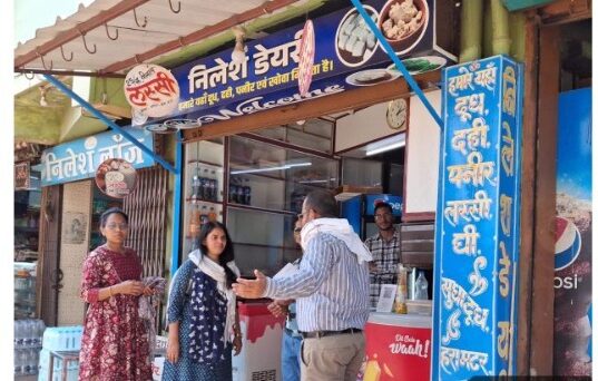 सही दवा-शुद्ध आहार-यही छत्तीसगढ़ का आधार अभियान का तृतीय दिवस जारी, जिला मुख्यालय जशपुर स्थित दूध और दुग्ध उत्पादों के विक्रय केंद्र, डेयरी आदि का किया गया सघन निरीक्षण
