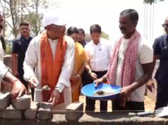 कच्ची झोपड़ी से पक्के घर तक का सपना हो रहा साकार, मुख्यमंत्री ने ईंट जोड़कर किया श्रमदान, जशपुर जिले के भैंसामुड़ा में पीएम आवास निर्माण का किया औचक अवलोकन, हितग्राही अनुसुइया पैंकरा ने जताया आभार