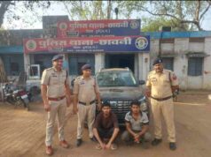 चार पहिया वाहन में ऑनलाइन क्रिकेट सट्टा संचालित करते चार आरोपियों को घेराबंदी कर पुलिस ने किया गिरफ्तार