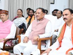 जनभागीदारी और जनप्रेरणा का सशक्त माध्यम बना ‘मन की बात’ : मुख्यमंत्री विष्णु देव साय, मुख्यमंत्री ने मुख्यमंत्री निवास में जनप्रतिनिधियों एवं नागरिकों के साथ सुनी प्रधानमंत्री की ‘मन की बात’ की 135वीं कड़ी