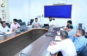 कलेक्टर रोहित व्यास ने ग्राम पंचायतों में संचालित विकास योजनाओं की समीक्षा की, किसानों को समय पर खाद-बीज उपलब्ध कराने के निर्देश, अनियमितता पर होगी सख्त कार्रवाई, सीएम हेल्पलाइन के माध्यम से प्राप्त शिकायतों के समयबद्ध एवं गुणवत्तापूर्ण निराकरण करें सुनिश्चित