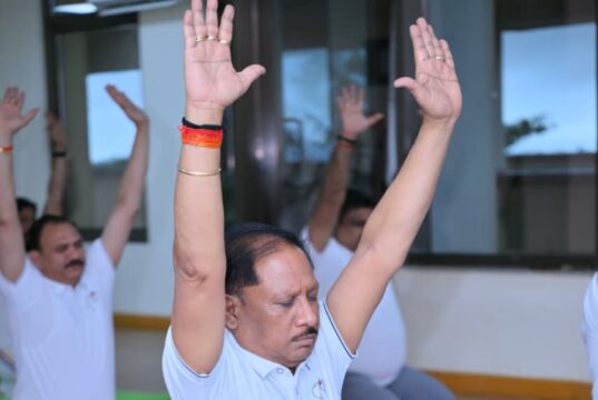 चिंतन शिविर 3.0 : योग से हुई नई सुबह, मुख्यमंत्री विष्णु देव साय ने दिया स्वस्थ और संतुलित जीवन का संदेश