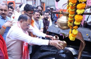गुरु पूर्णिमा पर कोसमनारा पहुंचे मुख्यमंत्री विष्णु देव साय, सत्यनारायण बाबा धाम में की पूजा-अर्चना, प्रदेशवासियों की सुख-समृद्धि और खुशहाली के लिए भगवान भोलेनाथ से मांगा आशीर्वाद