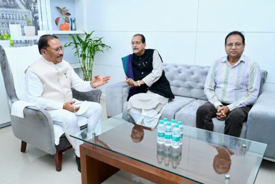 मुख्यमंत्री विष्णु देव साय से झारखंड के वित्त मंत्री राधाकृष्ण किशोर ने की सौजन्य भेंट, छत्तीसगढ़ और झारखंड के बीच विकास, जनजातीय विरासत एवं परस्पर सहयोग के विभिन्न विषयों पर हुई चर्चा