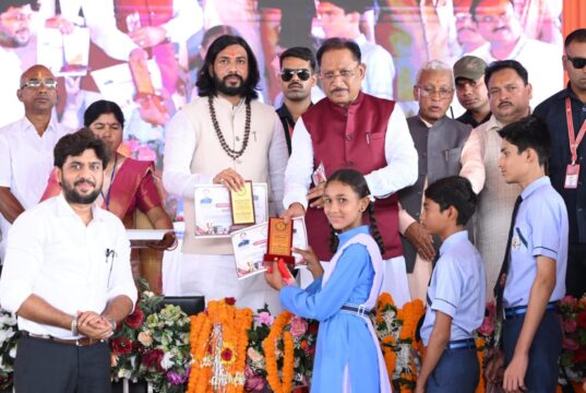 सुशासन के संकल्प को मिली नई मजबूती, आरंग विधानसभा को 128 करोड़ रुपये से अधिक के विकास कार्यों की सौगात, मुख्यमंत्री विष्णुदेव साय समोदा में लोकार्पण-भूमिपूजन कार्यक्रम में हुए शामिल