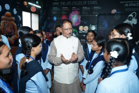 नई पीढ़ी का भविष्य संवारना ही हमारी सबसे बड़ी जिम्मेदारी : CM विष्णुदेव साय, विकसित छत्तीसगढ़ की सबसे मजबूत नींव है गुणवत्तापूर्ण शिक्षा, राज्य स्तरीय शाला प्रवेशोत्सव में नवप्रवेशी बच्चों का किया आत्मीय स्वागत