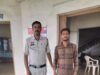 पण्ड्रापाठ पुलिस की अवैध शराब के विरुद्ध बड़ी कार्यवाही ,घर में हाथ भट्ठी से तैयार कर रखी 160 लीटर कच्ची महुआ शराब जब्त, आरोपी गिरफ्तार