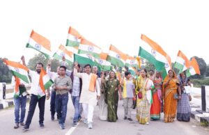 दोकड़ा में निकली भव्य तिरंगा यात्रा, देशभक्ति के रंग में रंगा क्षेत्र, मुख्यमंत्री की धर्मपत्नी श्रीमती कौशल्या साय हुईं शामिल, ट्रैक्टरों और मोटरसाइकिलों के साथ उमड़ा जनसैलाब
