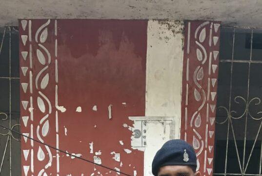 घरेलू विवाद के बाद घर को आग लगाने वाला आरोपी गिरफ्तार