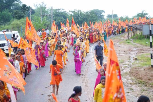 सावन के अंतिम सोमवार पर निकली भव्य कांवड़ यात्रा, मुख्यमंत्री की धर्मपत्नी श्रीमती कौशल्या साय ने किया जलाभिषेक, ईब-मैनी नदी संगम तट से श्री फलेश्वर नाथ महादेव मंदिर बगिया तक निकली कांवड़ यात्रा में उमड़ा श्रद्धालुओं का सैलाब