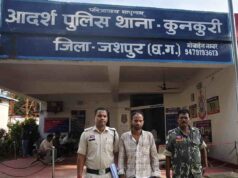 नगर पंचायत कुनकुरी में मोबाइल दुकान का शटर काटकर लगभग 150 मोबाइल फोन चोरी करने वाला आरोपी तौसीफ रजा, झारखण्ड से गिरफ्तार, सीसीटीवी फुटेज एवं तकनीकी साक्ष्यों के आधार पर पुलिस आरोपी तक पहुंची, आरोपी ने अपने साथी के साथ मिलकर वारदात को दिया था अंजाम, दूसरा आरोपी अभी भी चल रहा फरार