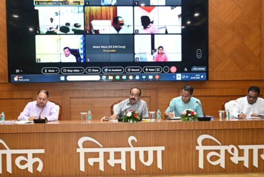 बारिश में खराब सड़कों पर उप मुख्यमंत्री अरुण साव ने जताई नाराजगी, 15 अक्टूबर तक सुधारने के दिए निर्देश, राष्ट्रीय राजमार्गों सहित सभी सड़कों को गड्ढामुक्त करने कहा, नए कार्यों को 15 अक्टूबर से युद्धस्तर पर प्रारंभ करने के निर्देश