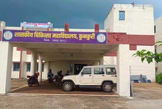 मुख्यमंत्री विष्णुदेव साय के प्रयासों से जशपुर में चिकित्सा शिक्षा के नए अध्याय की शुरुआत, एमबीबीएस प्रथम वर्ष में 41 विद्यार्थियों ने लिया प्रवेश, दूसरे चरण की प्रवेश प्रक्रिया जारी, कुनकुरी के चराईडांड में नवीन शासकीय चिकित्सा महाविद्यालय के स्थायी भवन निर्माण के लिए 359 करोड़ रुपये की प्रदान की गई है स्वीकृति