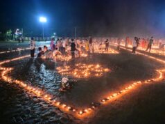 65 हजार दीपों से जगमगाया रणजीता स्टेडियम, जशपुर विधायक श्रीमती रायमुनी भगत ने प्रधानमंत्री नरेंद्र मोदी की 25 वर्षों की जनसेवा और राष्ट्र के प्रति समर्पण के लिए जताया आभार