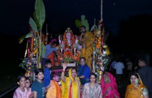 मुख्यमंत्री निवास बगिया में विराजे गणपति बप्पा को धूमधाम से दी गई विदाई, बाजे-गाजे और रंग-गुलाल के साथ निकली विसर्जन यात्रा, मैनी नदी तट पर विधि-विधान से किया गया श्री गणेश प्रतिमा का विसर्जन