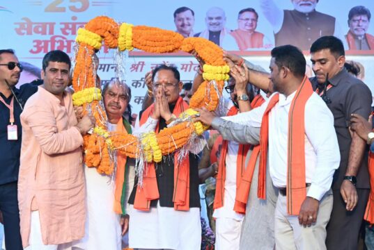 नशामुक्त और स्वस्थ छत्तीसगढ़ से ही बनेगा विकसित छत्तीसगढ़ : मुख्यमंत्री विष्णु देव साय, देवेंद्र नगर चौक से लाल चौक तक नशामुक्ति पदयात्रा में हुए शामिल, सरदार वल्लभभाई पटेल की प्रतिमा पर माल्यार्पण कर नशामुक्त समाज के निर्माण का दिया