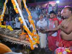 विश्व प्रसिद्ध बस्तर दशहरा पर्व मनाने के लिए अनुमति पूजा विधान में दिखी अपार उत्साह, कांटों के झूले पर विराजीं मां काछनदेवी, महापर्व आयोजन की मिली अनुमति