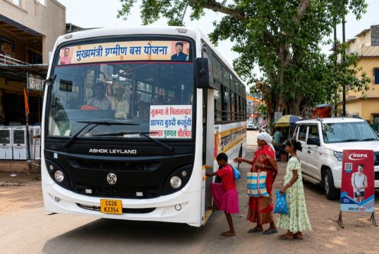 मुख्यमंत्री ग्रामीण बस योजना का एक वर्ष : 850 गांवों में पहली बार पहुंची नियमित बस सेवा, बस्तर-सरगुजा के दुर्गम अंचलों में आवागमन की नई राह, 13 जिलों के 106 मार्गों पर दौड़ रहीं 107 बसें