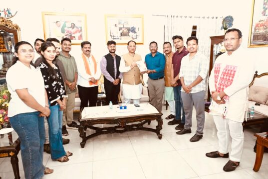 करम परब महोत्सव में शामिल होंगे मुख्यमंत्री विष्णु देव साय, कंवर समाज के प्रतिनिधिमंडल ने मुख्यमंत्री से की सौजन्य मुलाकात, सौंपा आमंत्रण पत्र