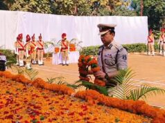 पुलिस स्मृति दिवस पर अमर शहीदों को दी गई श्रद्धांजलि, शहीद परेड में 154 पुलिसकर्मियों के नामों का किया गया वाचन, राज्यसभा सांसद देवेंद्र प्रताप सिंह सहित जनप्रतिनिधियों, प्रशासनिक अधिकारियों और पुलिस अधिकारियों ने शहीद स्मारक पर पुष्प अर्पित कर किया नमन